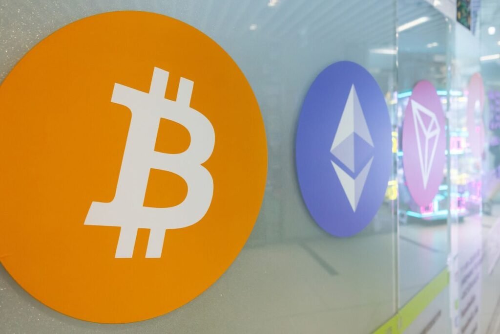 Crypto Hack Triggers  Billion Outflows in DeFi Lending Market